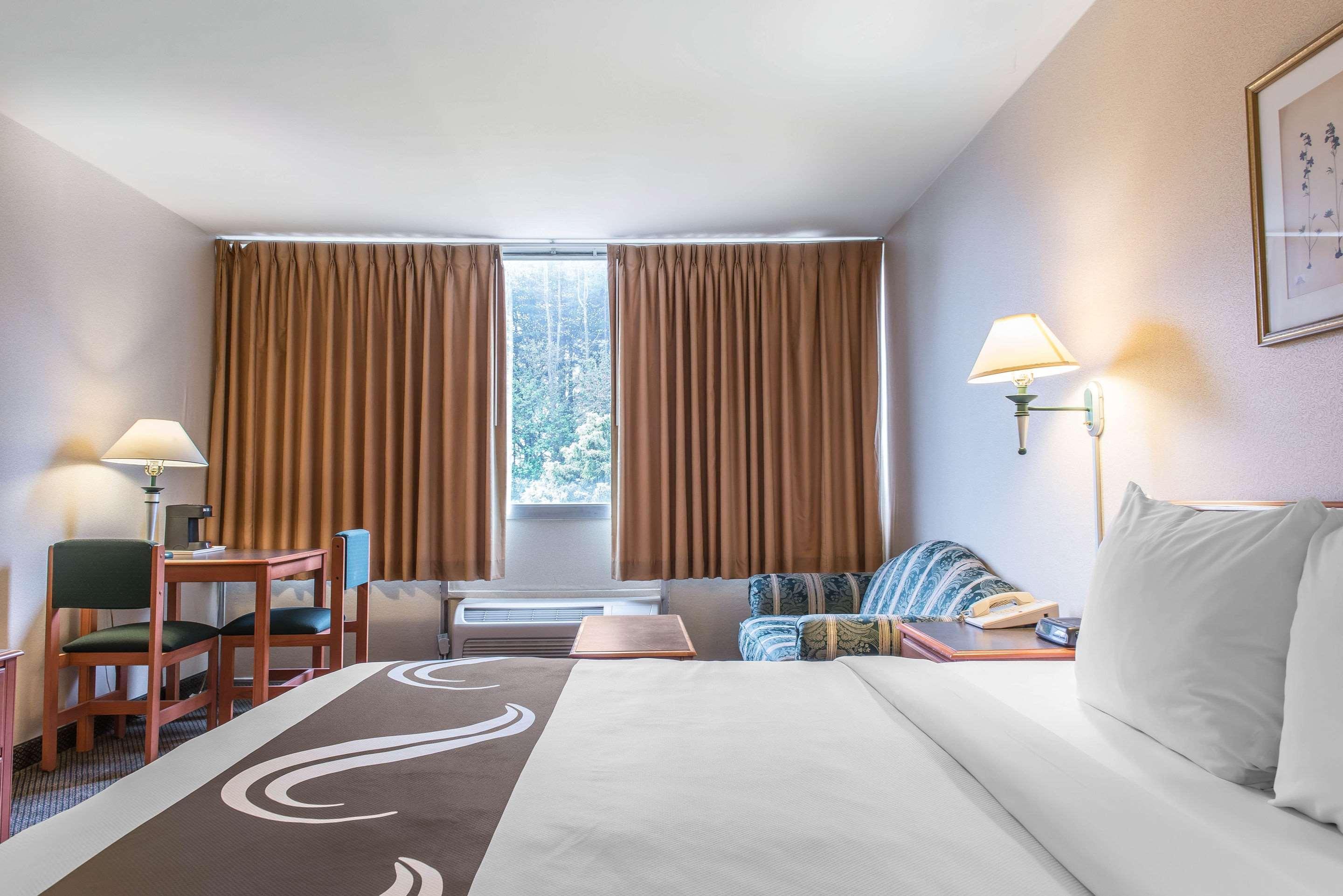 Quality Inn Hermitage Exteriör bild