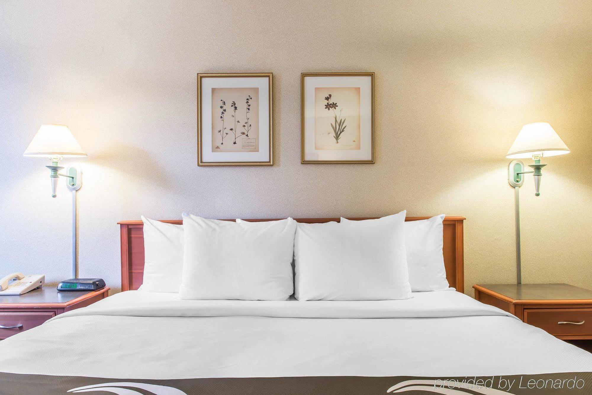 Quality Inn Hermitage Exteriör bild